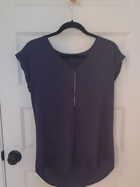 Express Dark Navy Short Sleeve V-Neck Top with Decorative Zipper